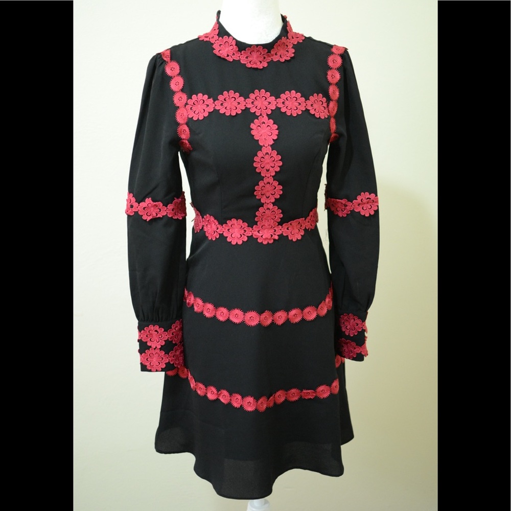 LAST 💃🤩Liza Luxe Modcloth embroidered appliqué dress💥